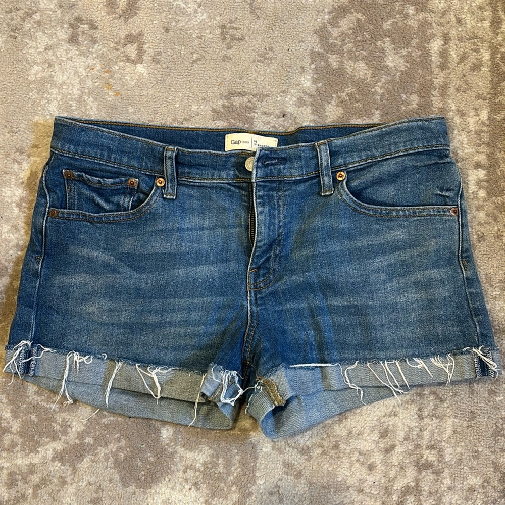 Gap 3’ short waist size 30 blue